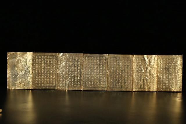  绘制|唐卡用金粉绘制，清代鎏金花丝《佛说善生子经》直接用金银錾刻