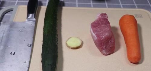  黄瓜|教你一道简单的家常菜：黄瓜炒肉