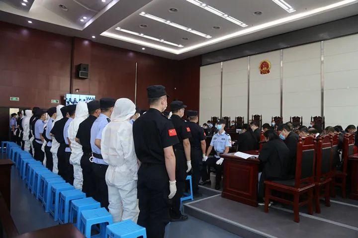 性质组织|暴力拆迁，强占土地…荆门郭某红等25人涉黑案件一审公开开庭