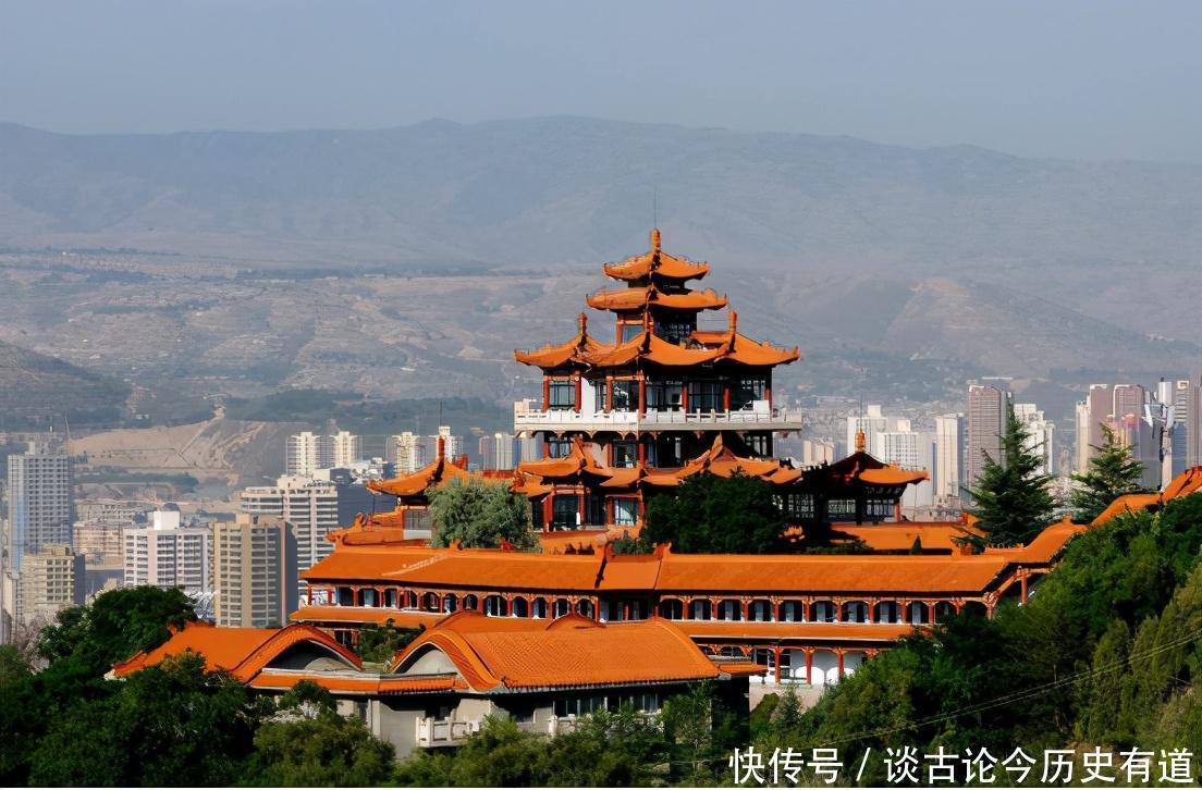  全国|全国唯一有错别字的火车站，几十年无人修正，书法上却是认可的