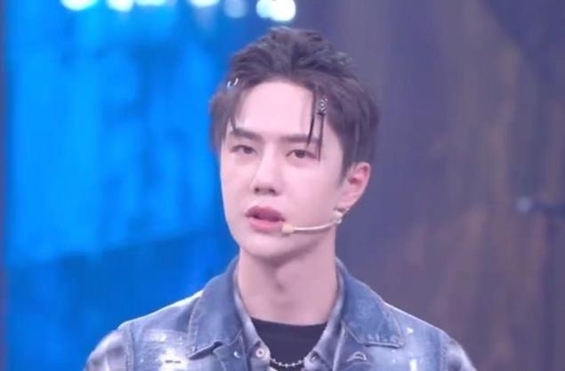  次在街舞|王一博《街舞》现场“撒谎”，自曝不用自己表情包，否认发给肖战