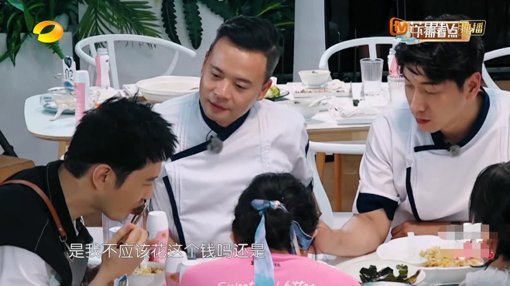  黄晓明|黄晓明安慰赵丽颖备受好评，却故意留下隐患，矛盾升级全是套路！