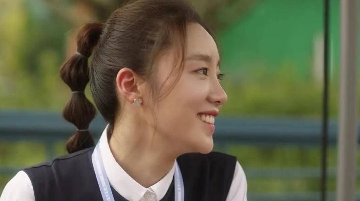 离职|《三十而已》林有有离职到小区当前台,顾佳不知其身份热心打招呼