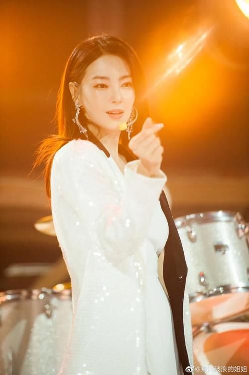  假唱|乘风破浪的姐姐出道即开撕？假唱？成团争议大？宁静怼黄龄？