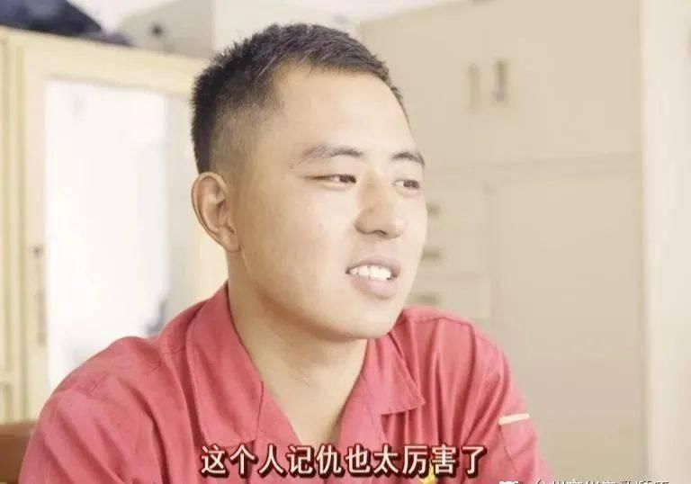  活见鬼|一个月被掰5次后视镜，车主一看监控真是活见鬼了……