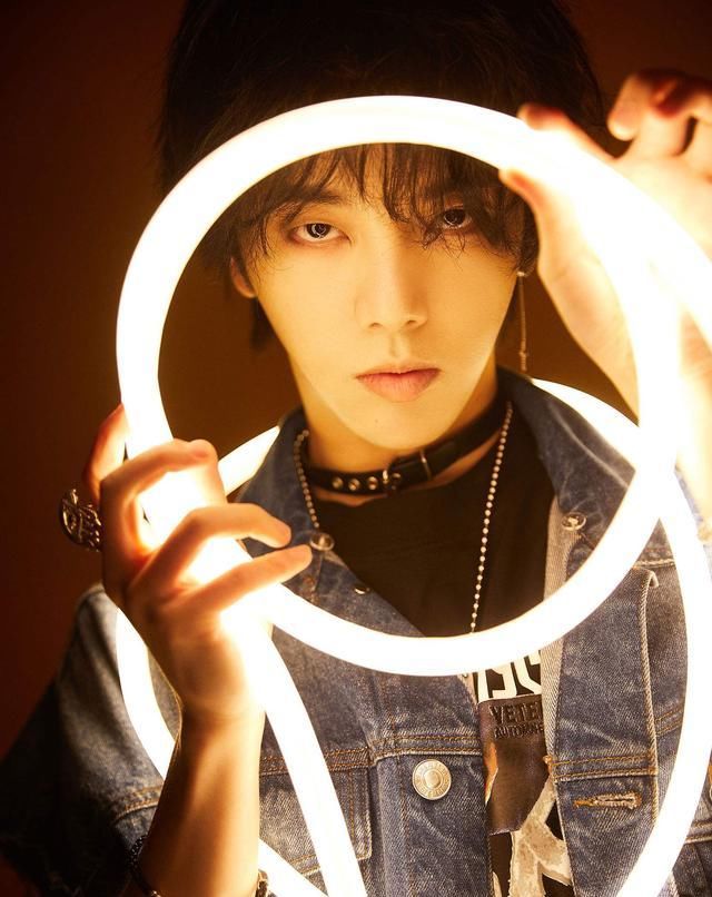  华晨|华晨宇：孤独的小孩与世界和解