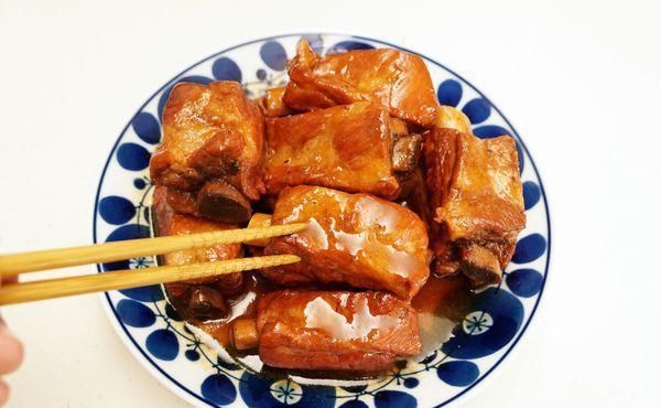  绍兴酒|做排骨时，有人先焯水有人直接炖，老厨子：全不对，教你正确做法