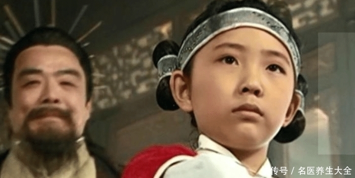 女扮男装|她靠女扮男装成名，连吴京都将她当亲妹妹疼爱，今31岁更是美得不像话！