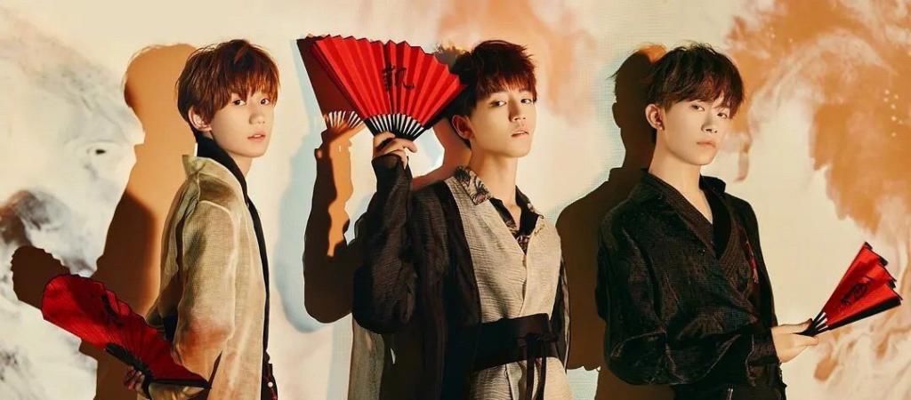  努力|努力向上的三小只TFBOYS，现如今合体黑色羽毛造型，简直太赞了！
