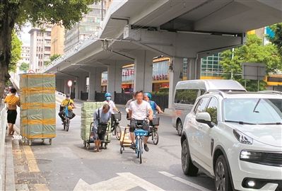 争道|“人、货、车”争道 西堤二马路有点“忙”