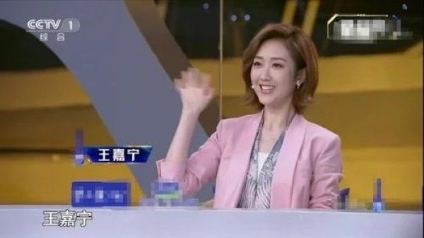 董卿|王嘉宁接替董卿加盟央视《挑战不可能》观察团,靠分析微表情赢了