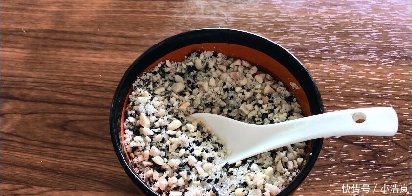 一滴水|糯米粉别用油炸了,筷子搅一搅,不加一滴水,吃着不腻特别香