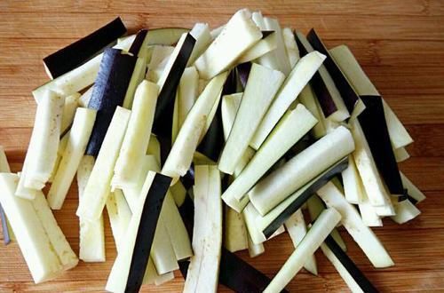  去皮|家常菜西红柿烧茄子，建议西红柿要去皮，更入味才好吃