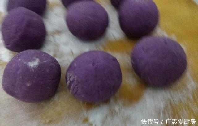 蒸锅|南瓜紫薯月饼花糕,一个蒸锅就能搞定,软糯营养,在家也能轻松做