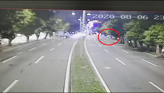 车车|21岁小伙开888号兰博基尼横跨三车道掉头，连撞两车车损50万！