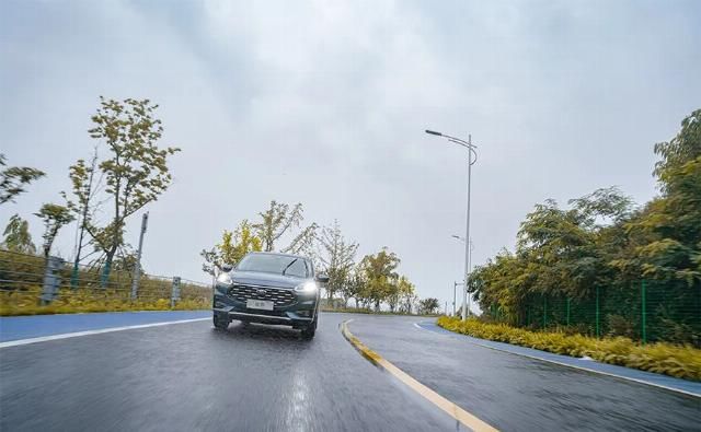 小智|谁才是你心里的白月光?以速度之名,福特锐际对比本田皓影