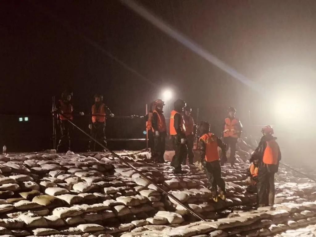  收下|【超燃】这组防汛图请收下！