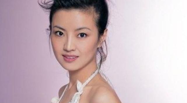  涂经纬|与撒贝宁一起生活4年，分手后出国留学，如今39岁仍单身一人