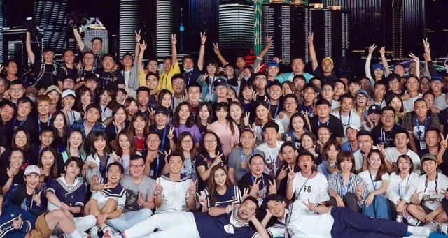  低调|《奔跑吧》第八季录制完成，Baby站“C位”，蔡徐坤低调同框