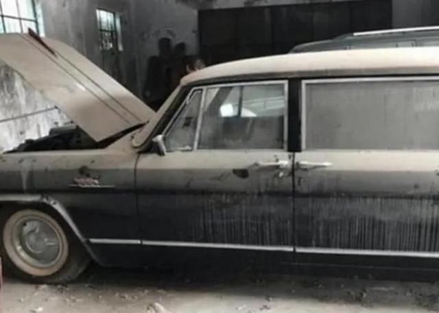  红旗|大爷低价买报废红旗，清洗后土豪出价300万购买，大爷：我差钱？