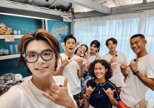  夏日|宝藏综艺《夏日冲浪店》，王一博陪你海上冲浪，只有相爱没有相杀