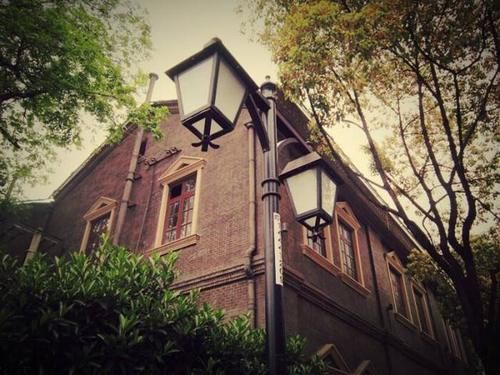  坠楼身亡|和父母大吵一架之后，16岁少年先纵火后坠亡，知情人：他有抑郁症