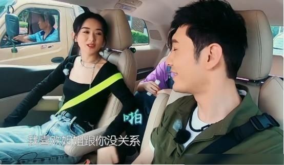  黄晓明|冯绍峰再次出现《中餐厅》，看到赵丽颖的耳饰后，网友：早有预谋