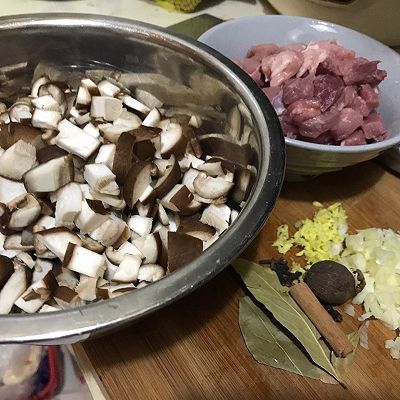  2勺|香菇焖肉酱