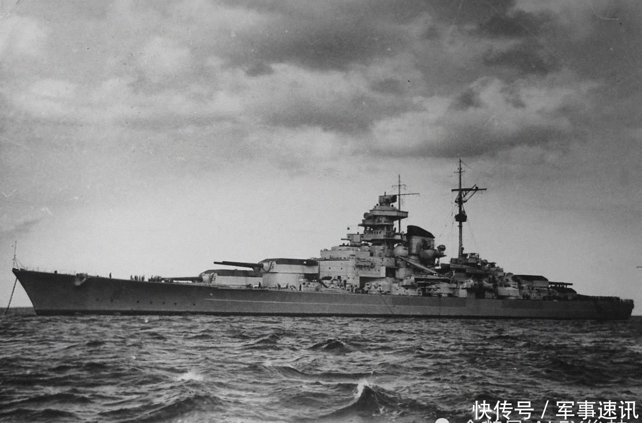 炸出|5万2900吨战列舰:被7艘航母舰载机轰炸,最终被炸出5米大洞