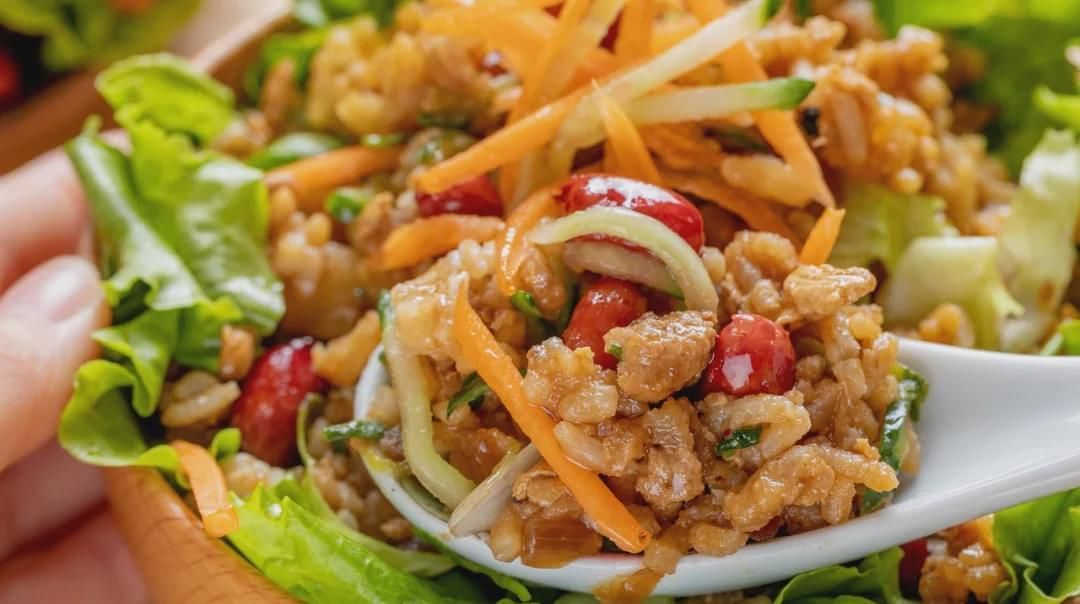  菜包饭|碗都不用洗! 大热天最爱这种懒人菜, 拌一拌就好吃