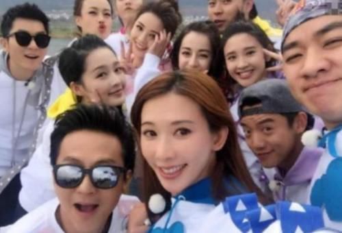 人气|邓超才是“神嘴”3年前在《跑男》介绍李沁的开场词,如今全部应验