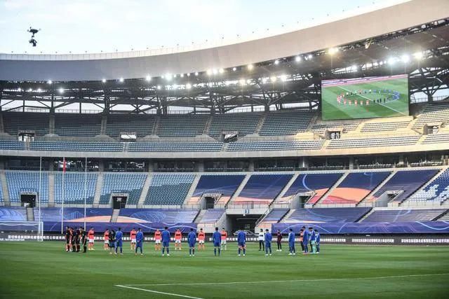 足球|今朝重逢时，以足球的名义致敬不平凡的 236 天！