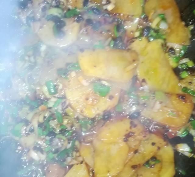 老干妈豆豉|豉香土豆片，辛辣的食物，一次两碗米饭