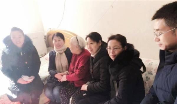 生活|孤寡老人丈夫女儿早逝，天天吃咸菜度日，死后遗产6人清点3小时