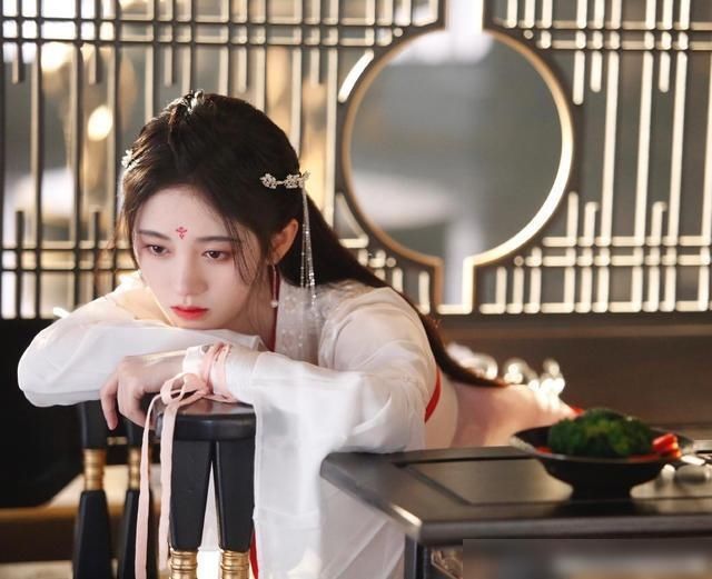  漂亮|《漂亮书生》定档：鞠婧祎又带着她的半永久妆容来了？