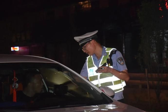 焦警|烈日“爆表”下的“焦警”，“暑”你最美！