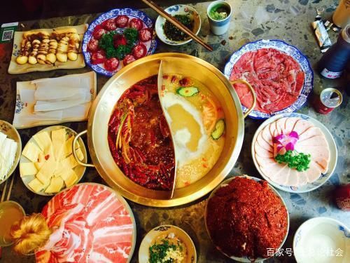 小龙|媒体曝光!小龙坎一门店两年制售2吨地沟油 不知情的你可能都吃过