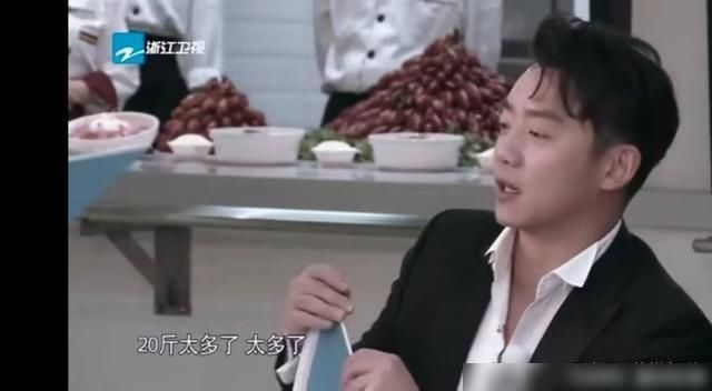  熊抱|跑男郑恺录跑男瘦了10斤，蔡徐坤熊抱郑恺，郑恺带了一朵什么花