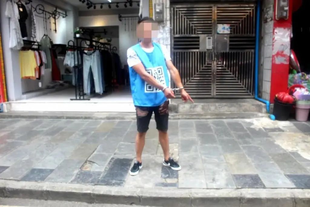  贵州|自家儿子骑车撞了人，父亲不但不道歉，还叫嚣打人并袭警，贵州镇远公安出手了