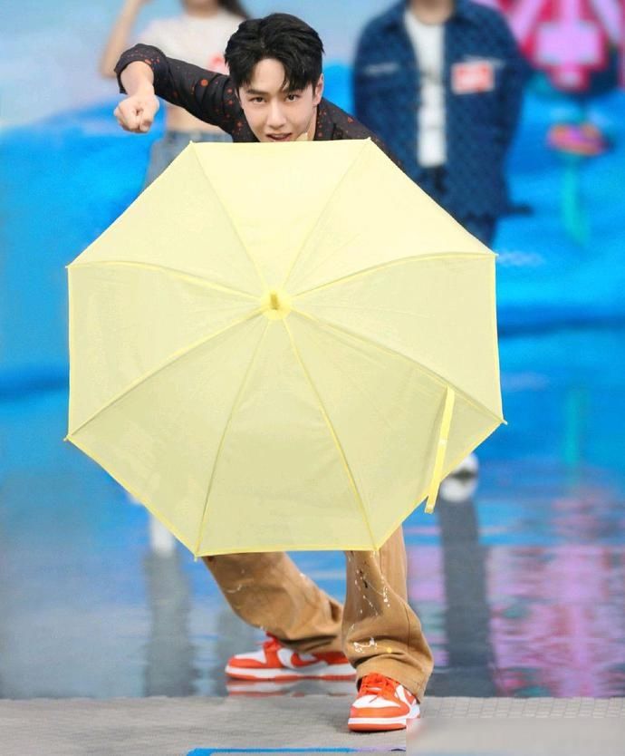  节奏|快本收视再创新高，王一博赵丽颖合体亮相，收割十个热搜榜