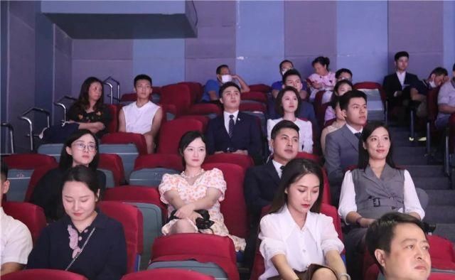  环节|25万年薪将花落谁家？来自大江南北的主播们大PK！