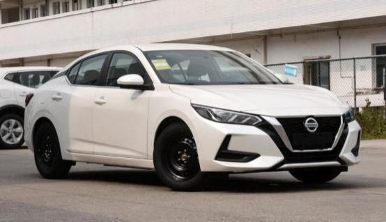  竞争|竞争轩逸帝豪，新宝骏轿跑轴距2米7，标配大屏车联网，不足6万