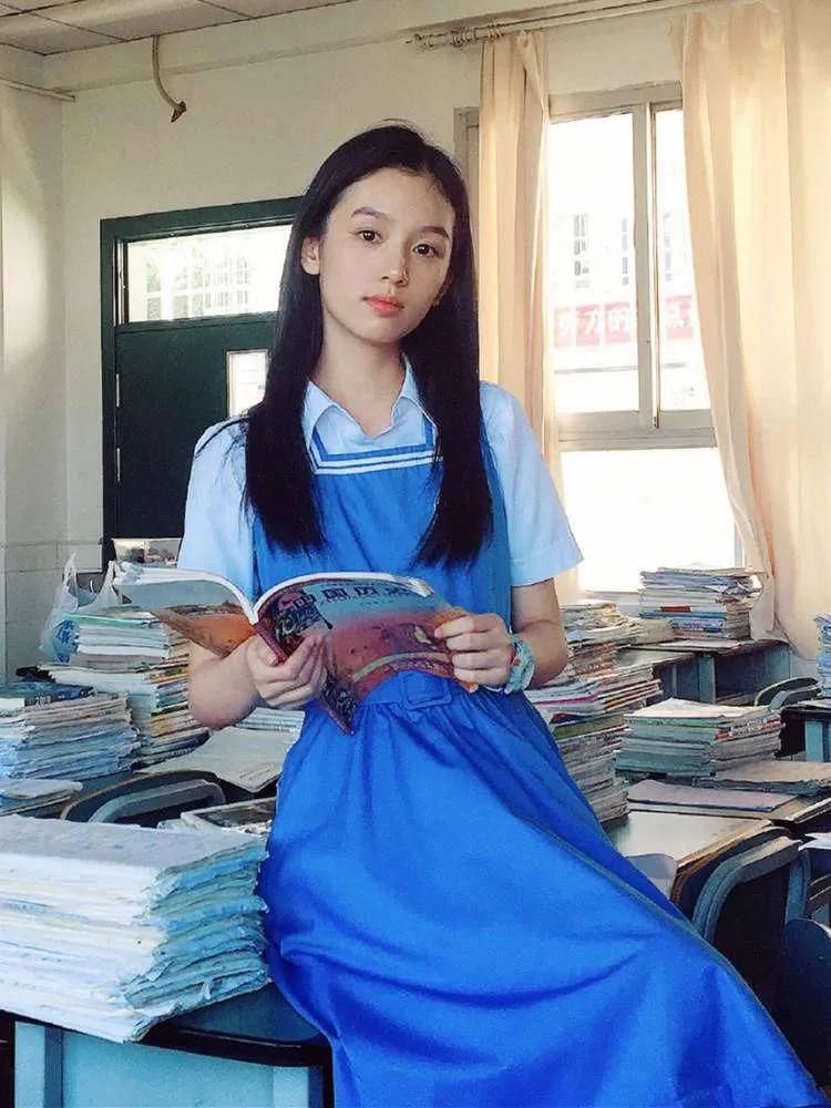  激烈|《快本》主持团纳新竞争激烈，空降女主持被群嘲，杨幂亲自上阵