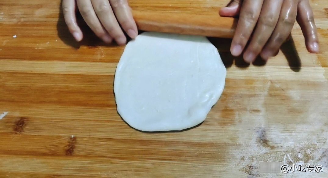 烫面|不用烫面做软面鸡蛋饼,筋道柔软,凉了也不硬,比饼店做的还好吃