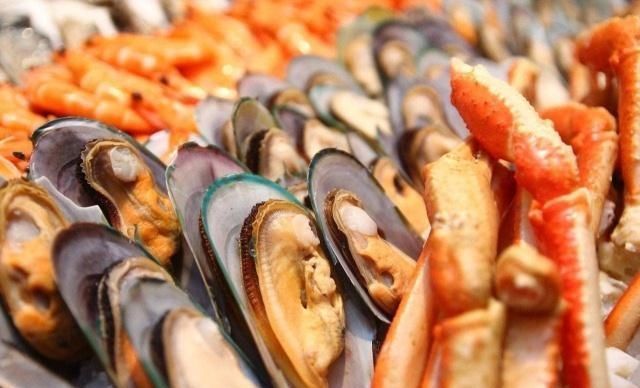 螃蟹|小伙买了一只4斤重的“大螃蟹”,煮熟后打开螃蟹盖瞬间被激怒了