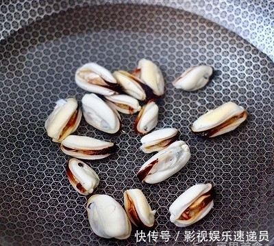 传统|#钟于经典传统味#上汤豆皮青口小白菜