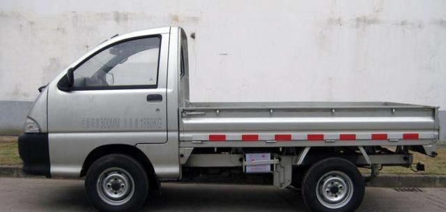  对比|“印度神车”路虎和“国产神车”五菱相撞，对比车损，五菱完胜