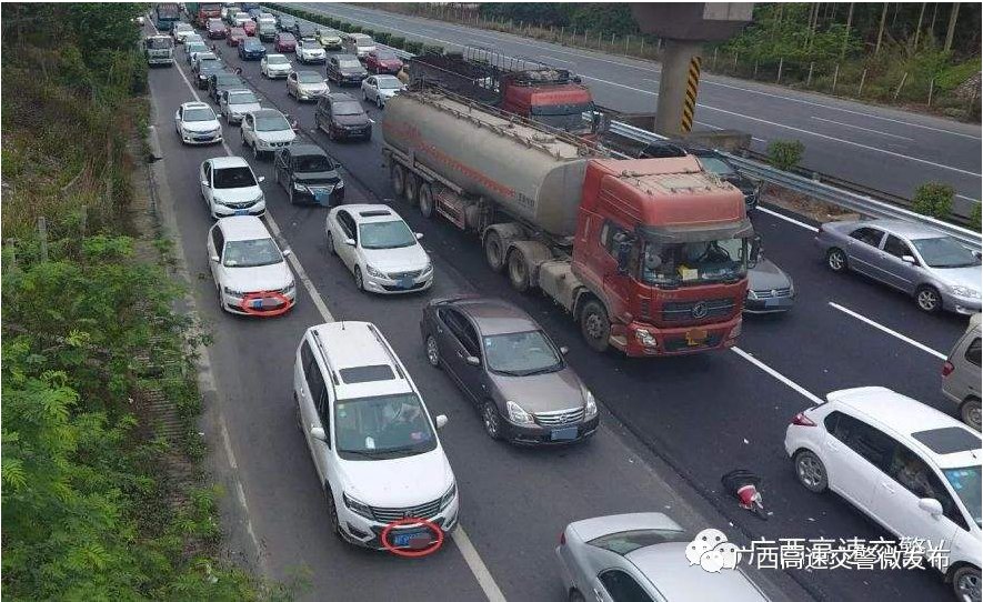  违法行为|嚣张！3辆车并行广西高速，还占用应急车道，事后对交警称...