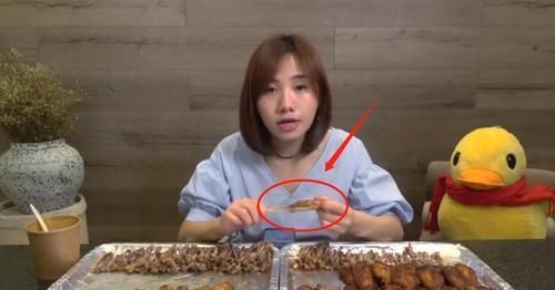 拿起|密子君挑战200个“鸡翅”,拿起一看不对劲,网友我也能吃完