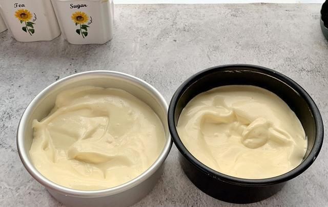  开裂|戚风蛋糕开裂，回缩2个盆教你做蛋糕，配方简单易学，一次成功